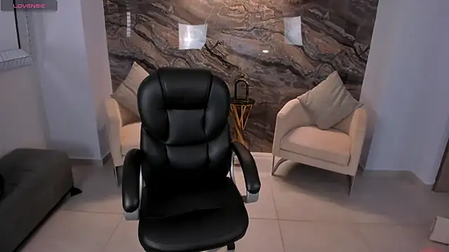Snapshot of RoxanneHill_ chatting on 03-05-25, 08:10 RoxanneHill online show from 03-05-25, 08:10