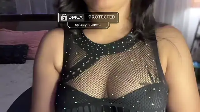 Snapshot of Spice-Summi chatting on 06-25-26, 06:24 Spice-Summi online show from 06-25-26, 06:24
