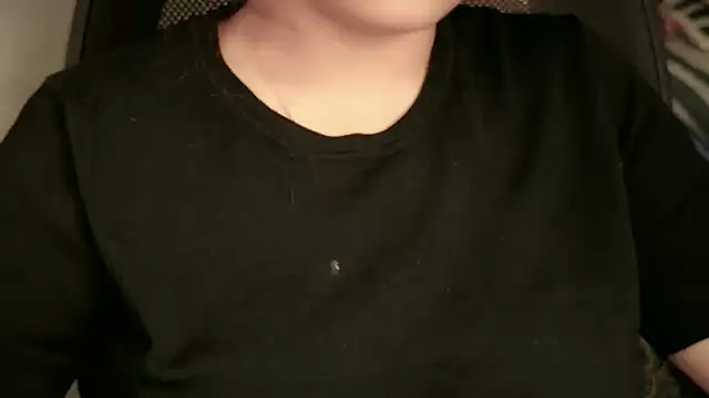 Snapshot of Spice-Summi chatting on 02-17-26, 05:49 Spice-Summi online show from 02-17-26, 05:49