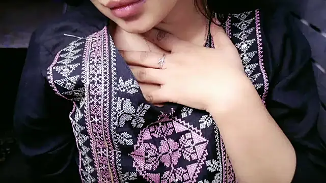 Snapshot of Spice-Summi chatting on 03-20-26, 11:11 Spice-Summi online show from 03-20-26, 11:11