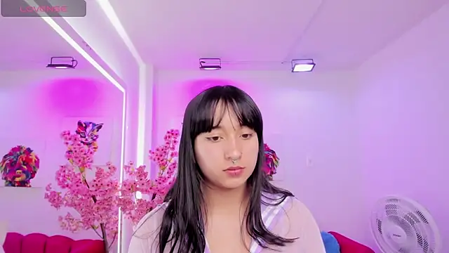 Snapshot of Miss_dolly_ chatting on 02-13-25, 12:32 Miss dolly  online show from 02-13-25, 12:32