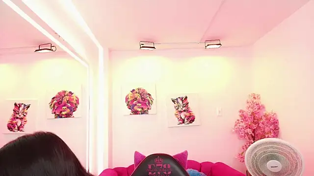 Miss dolly  online show from 12-19-25, 12:40