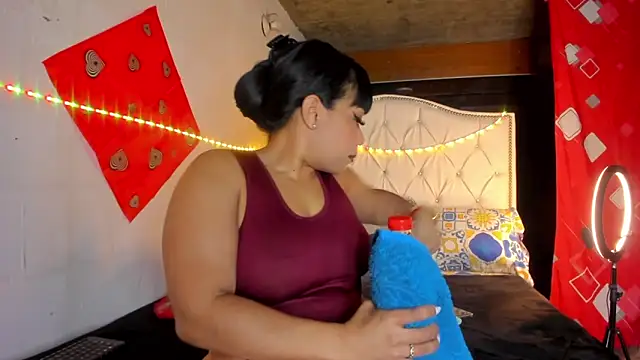 Snapshot of Elettrahot_ chatting on 02-19-26, 05:26 Elettrahot online show from 02-19-26, 05:26