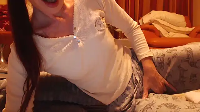 LovelyAndraGirl online show from 11-18-25, 10:02