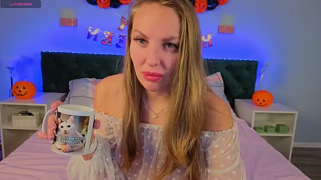 Kelly Hardy online show from 10-29-25, 01:15