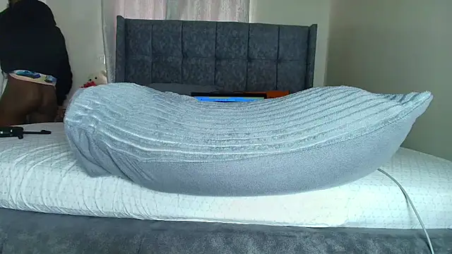 t-NaughtyLicia online show from 12-15-25, 09:15