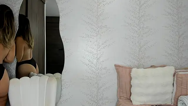 layla vanegas online show from 11-23-25, 03:38