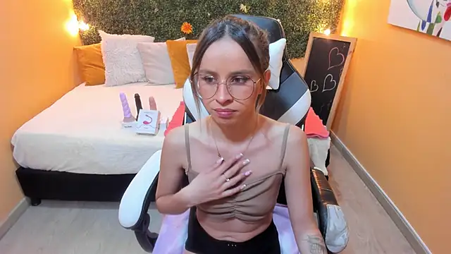 Violeta Hernandez online show from 12-19-24, 03:41