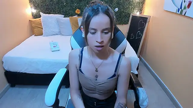 Violeta Hernandez online show from 12-19-24, 12:23