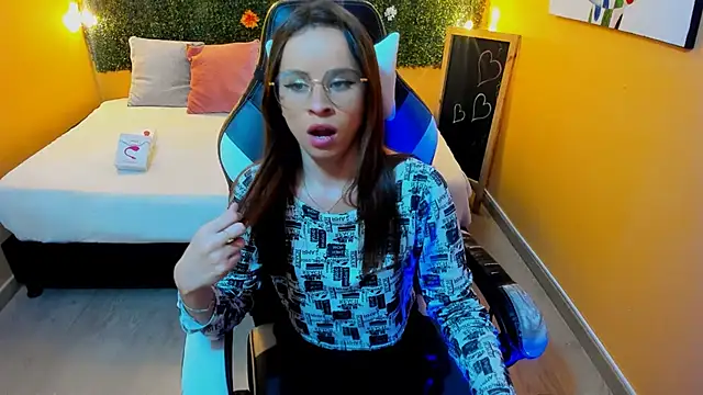 Violeta Hernandez online show from 01-22-25, 01:53