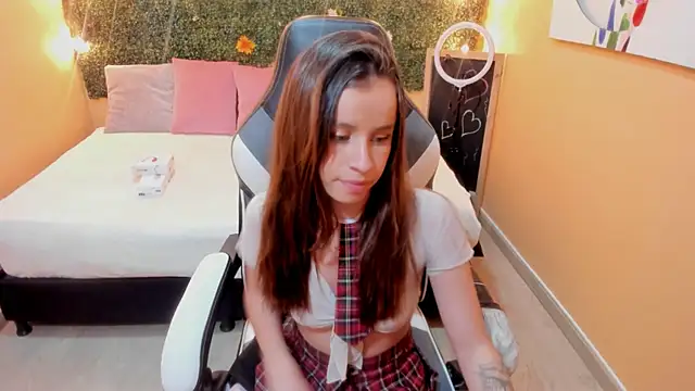 Violeta Hernandez online show from 01-21-25, 04:05