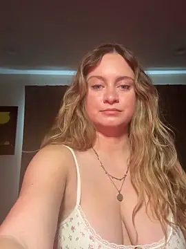 Snapshot of Sophie_Raegan chatting on 02-11-26, 04:40 Sophie Raegan online show from 02-11-26, 04:40