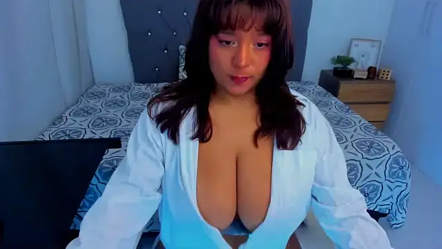 Snapshot of sofialove__ chatting on 07-10-26, 01:05 sofialove online show from 07-10-26, 01:05