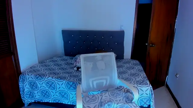 sofialove   online show from 09-26-25, 12:39