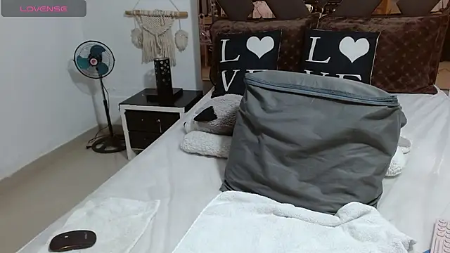 Snapshot of lindaesmeralda chatting on 02-21-25, 11:22 lindaesmeralda online show from 02-21-25, 11:22