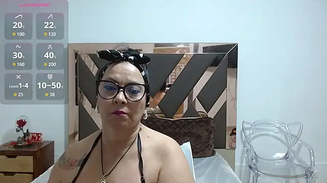 lindaesmeralda online show from 05-27-26, 10:55