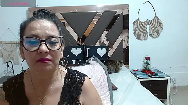 Snapshot of lindaesmeralda chatting on 03-20-25, 03:25 lindaesmeralda online show from 03-20-25, 03:25