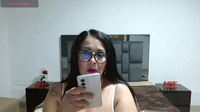 lindaesmeralda online show from 07-11-26, 11:21
