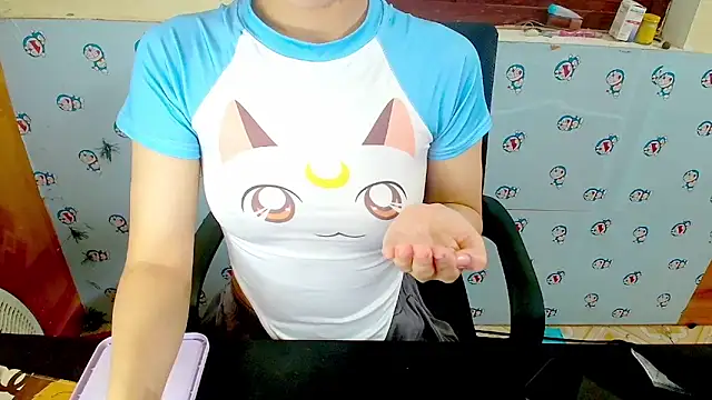   Saphia   online show from 12-15-25, 01:00