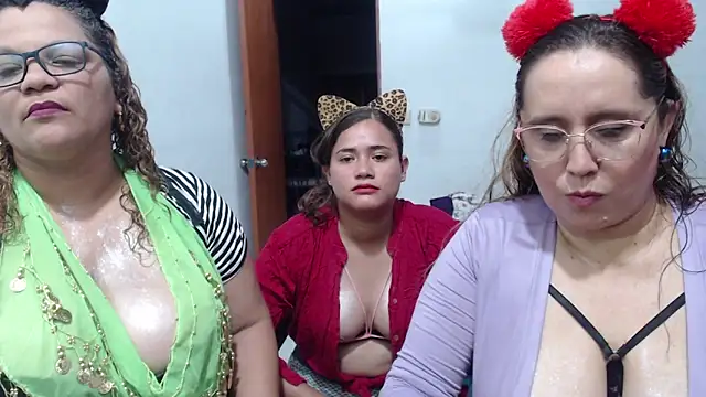 mademooms online show from 10-23-25, 01:37