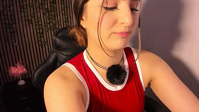 Snapshot of sofia_44 chatting on 05-15-26, 09:02 sofia 44 online show from 05-15-26, 09:02
