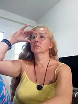 Snapshot of MILEIDE980 chatting on 02-27-26, 09:42 MILEIDE980 online show from 02-27-26, 09:42