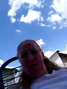 Snapshot of MILEIDE980 chatting on 02-16-26, 05:33 MILEIDE980 online show from 02-16-26, 05:33