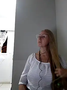 Snapshot of MILEIDE980 chatting on 03-01-26, 01:38 MILEIDE980 online show from 03-01-26, 01:38