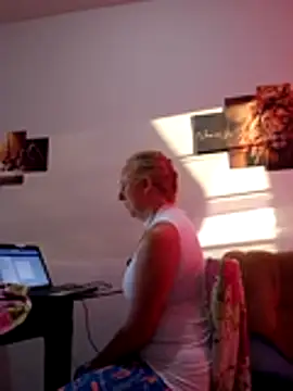 Snapshot of MILEIDE980 chatting on 02-26-26, 09:26 MILEIDE980 online show from 02-26-26, 09:26