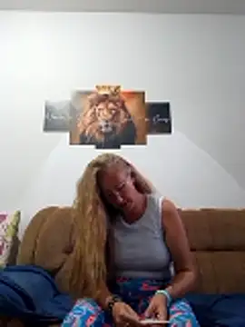 Snapshot of MILEIDE980 chatting on 02-18-26, 09:17 MILEIDE980 online show from 02-18-26, 09:17