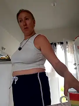 Snapshot of MILEIDE980 chatting on 02-05-26, 12:12 MILEIDE980 online show from 02-05-26, 12:12