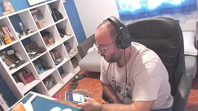 ravingr4d4 online show from 09-30-25, 01:06