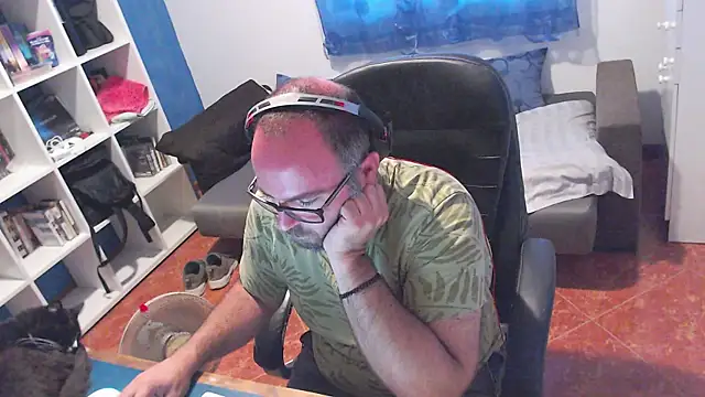 Snapshot of ravingr4d4 chatting on 07-27-26, 10:22 ravingr4d4 online show from 07-27-26, 10:22