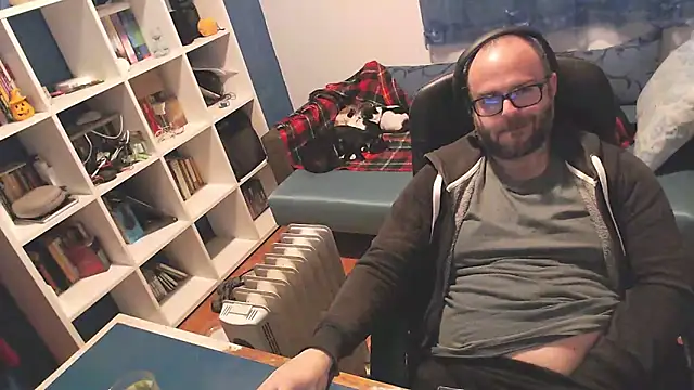 ravingr4d4 online show from 03-16-25, 09:37
