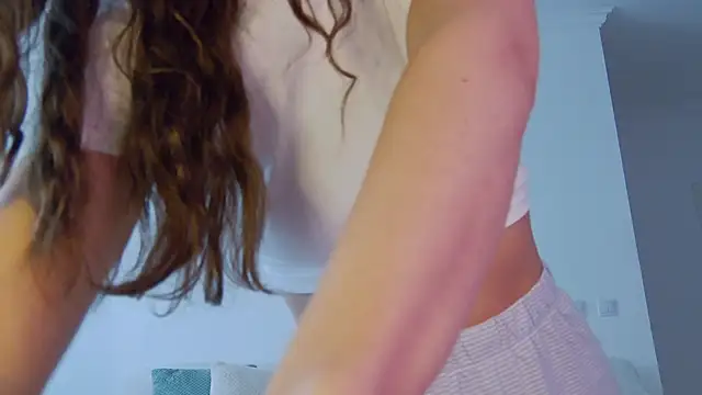 LilyRoselyn online show from 10-10-25, 01:01