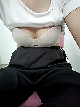 Snapshot of SweetGirl2k2 chatting on 10-16-25, 01:58 SweetGirl2k2 online show from 10-16-25, 01:58