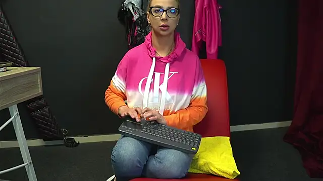 CelineConner online show from 10-10-25, 04:02