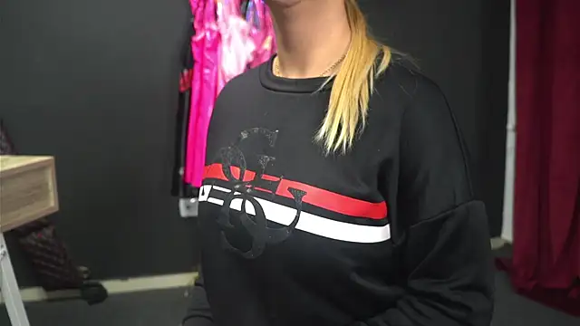 CelineConner online show from 11-19-25, 05:07