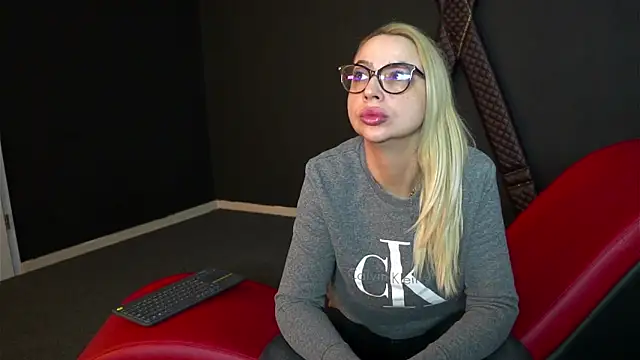 CelineConner online show from 02-11-25, 05:16
