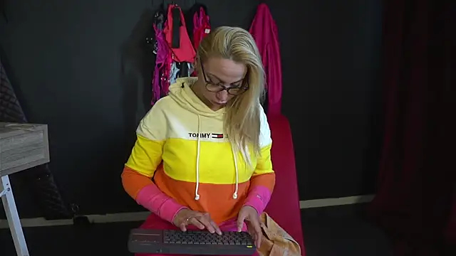 CelineConner online show from 09-16-25, 04:46