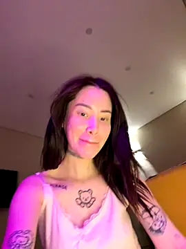 Snapshot of Yunasi chatting on 09-28-25, 02:02 Yunasi online show from 09-28-25, 02:02