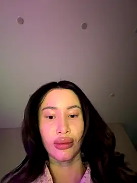 Snapshot of Yunasi chatting on 10-29-25, 10:36 Yunasi online show from 10-29-25, 10:36