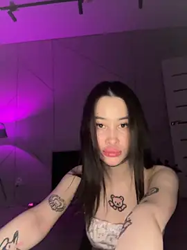 Snapshot of Yunasi chatting on 03-13-25, 12:02 Yunasi online show from 03-13-25, 12:02