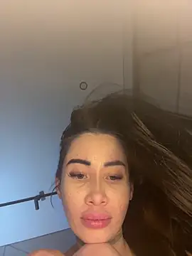 Snapshot of Yunasi chatting on 12-19-24, 12:01 Yunasi online show from 12-19-24, 12:01