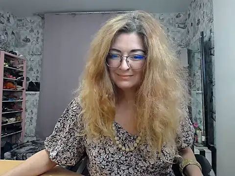 Helen1974 online show from 03-12-25, 06:22