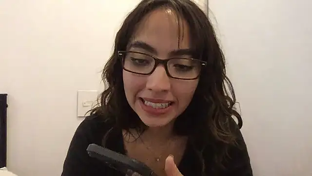 Sophi  a online show from 01-10-26, 01:12