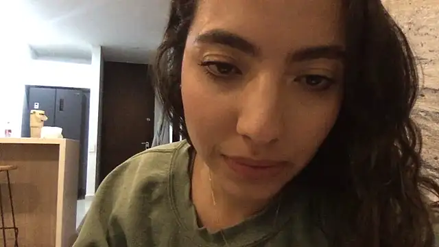 Sophi  a online show from 04-06-26, 11:39