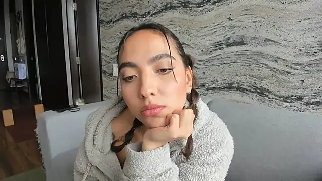 Sophi  a online show from 11-12-25, 08:01