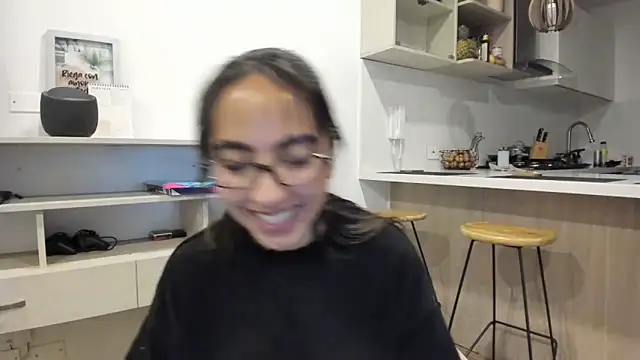 Sophi  a online show from 02-06-26, 02:51