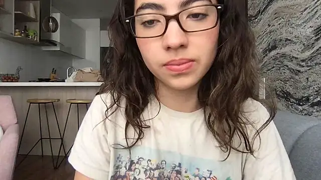 Sophi  a online show from 03-27-26, 02:18